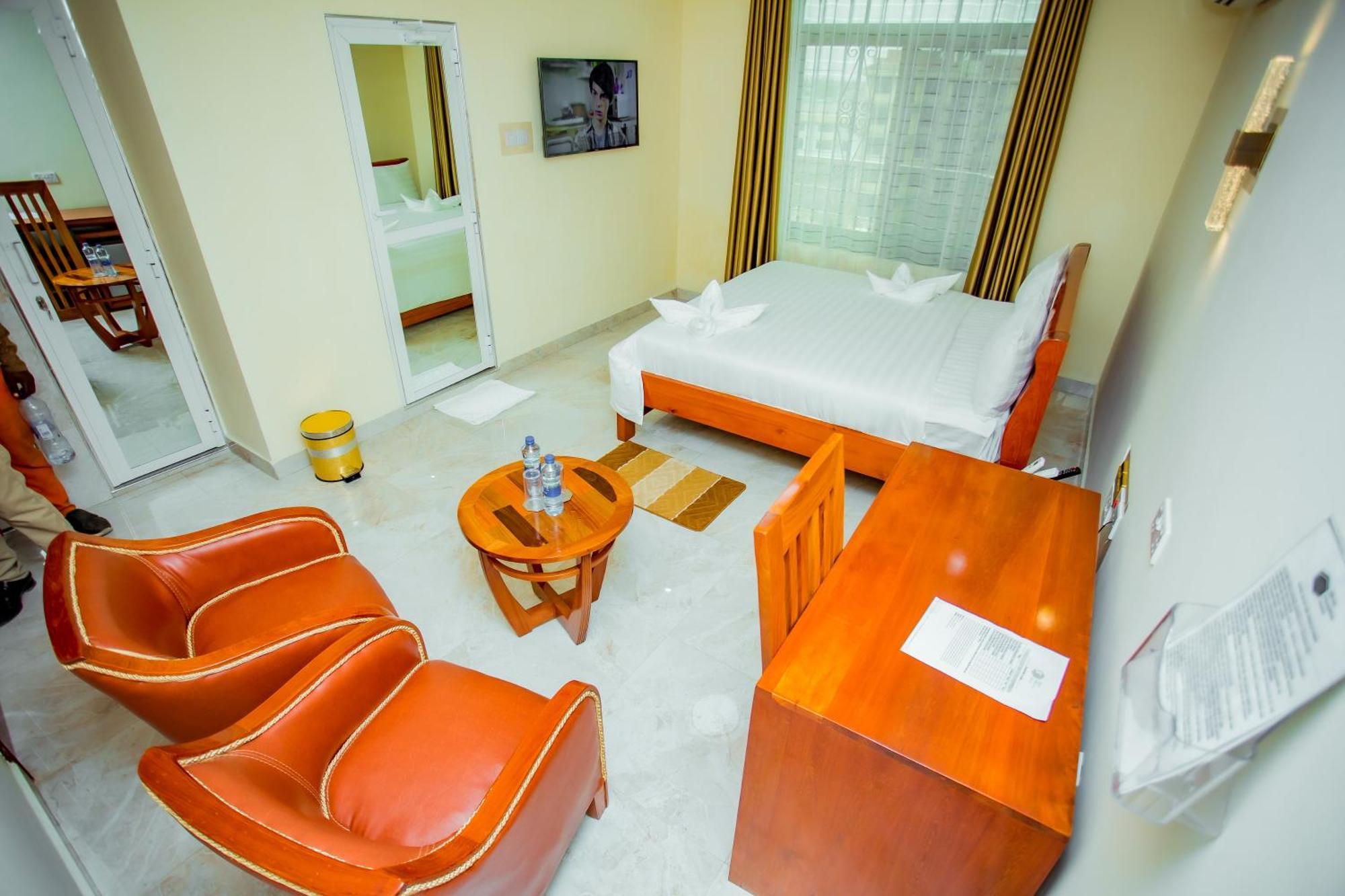 Silver Paradise Hotel Dar es Salaam Esterno foto