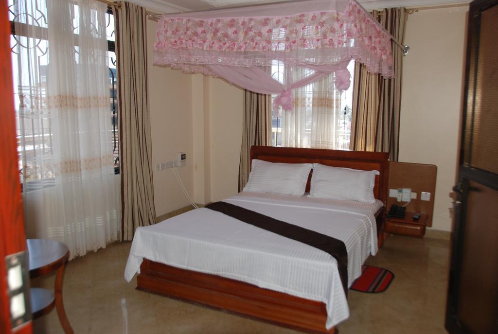 Silver Paradise Hotel Dar es Salaam Esterno foto