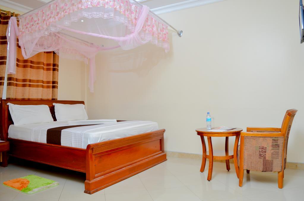 Silver Paradise Hotel Dar es Salaam Esterno foto