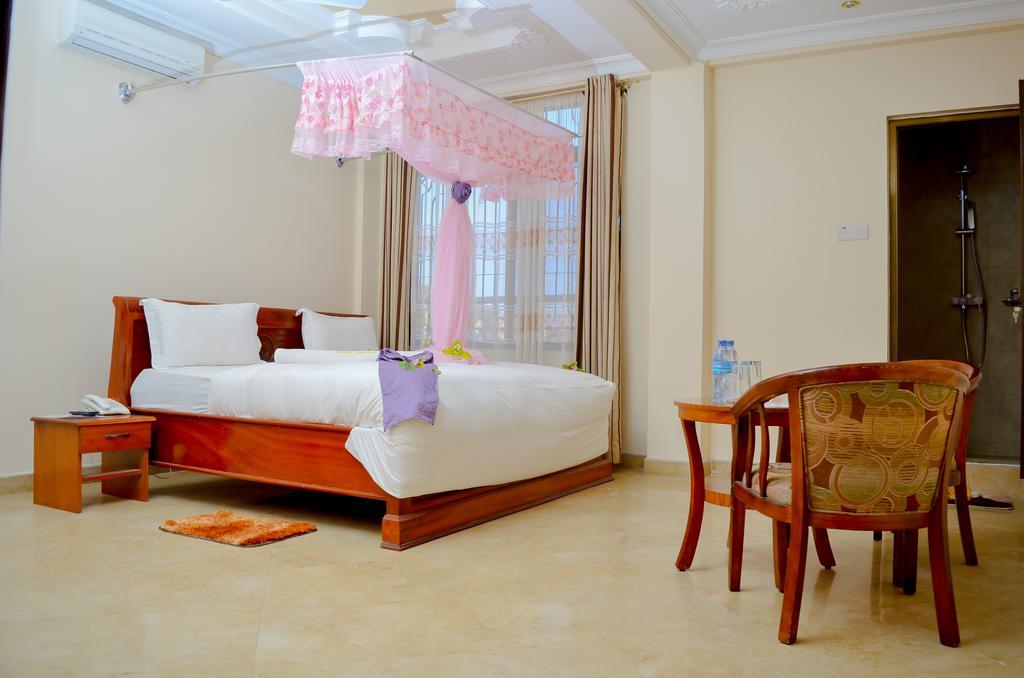 Silver Paradise Hotel Dar es Salaam Esterno foto