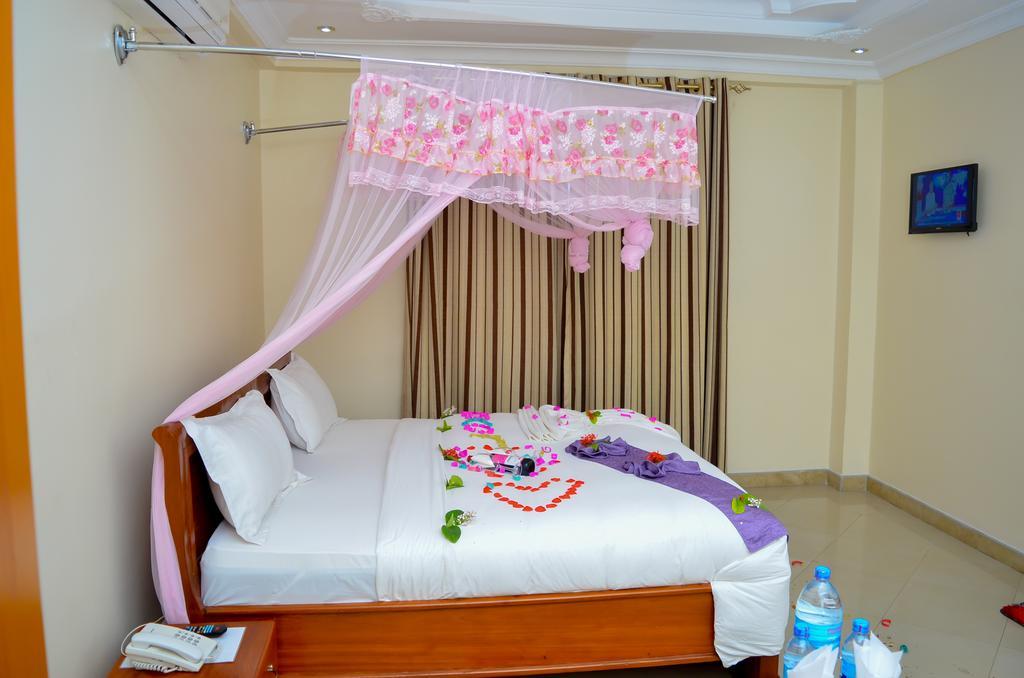 Silver Paradise Hotel Dar es Salaam Esterno foto